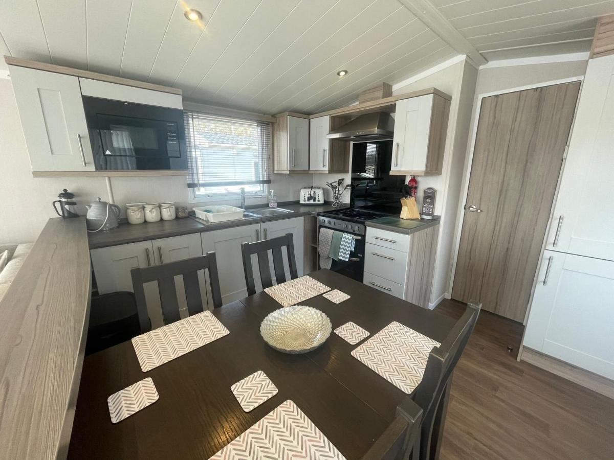 Lakeside Retreat 3 With Hot Tub, Private Fishing Peg Situated At Tattershall Lakes Country Park Exteriér fotografie