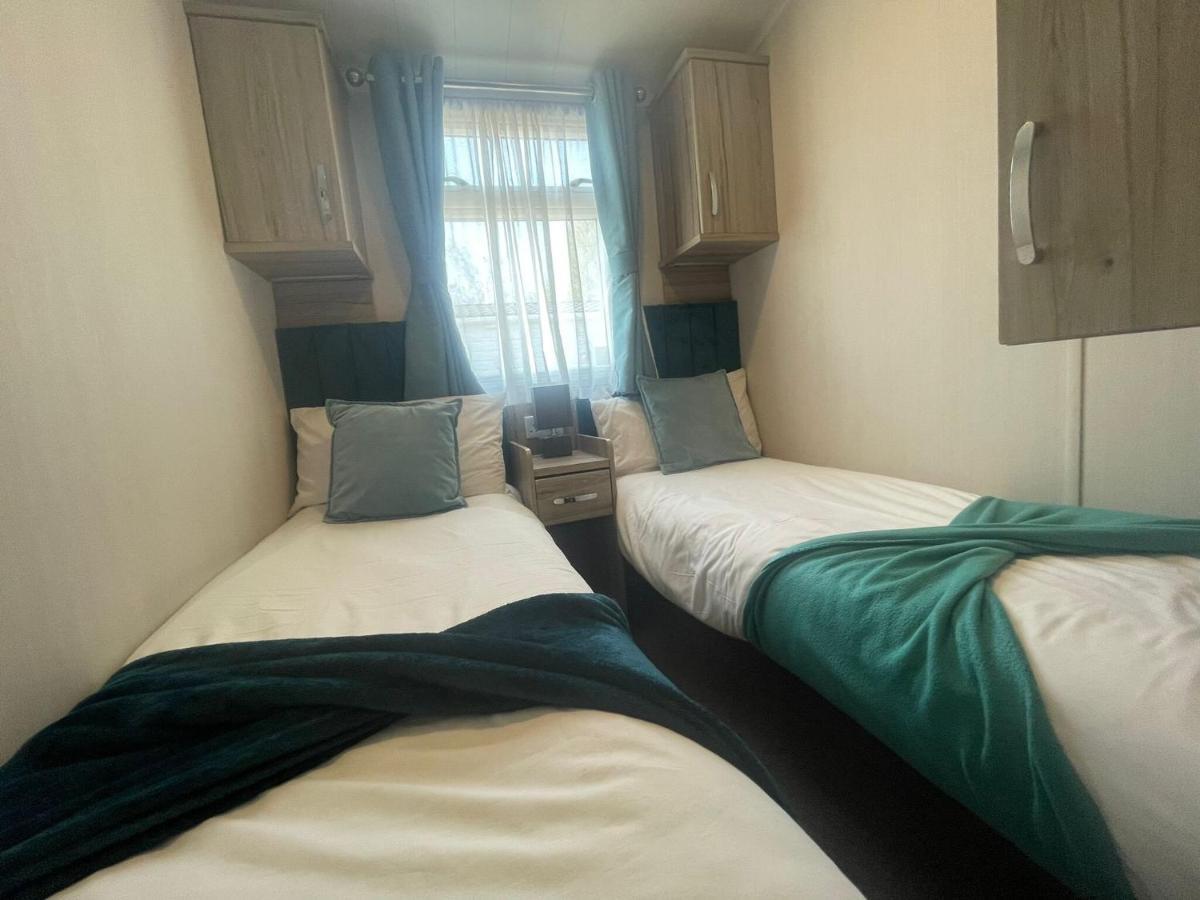 Lakeside Retreat 3 With Hot Tub, Private Fishing Peg Situated At Tattershall Lakes Country Park Exteriér fotografie