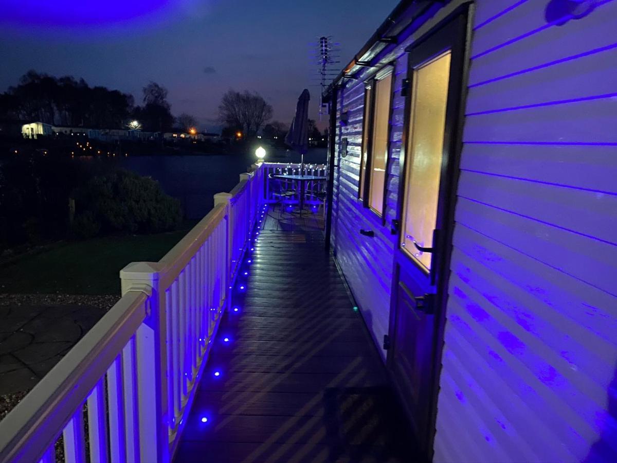 Lakeside Retreat 3 With Hot Tub, Private Fishing Peg Situated At Tattershall Lakes Country Park Exteriér fotografie
